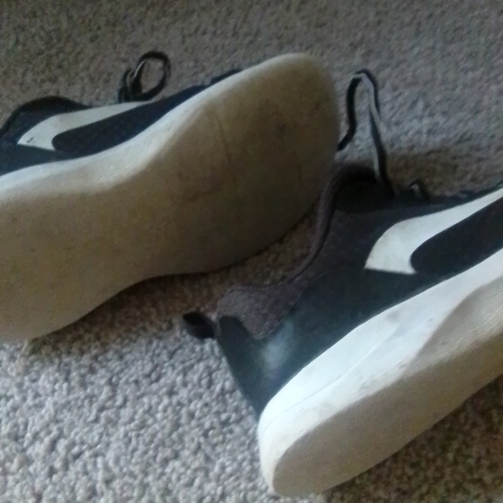 Shoes - Picture 4 of 4